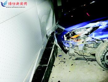 汽车4S店维修工刘某没有驾照却帮顾客试车,不料速度过快车辆失控高清图片