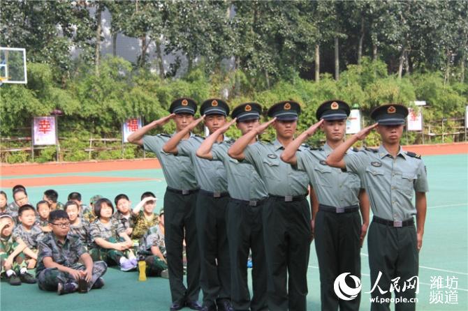 潍坊北海学校初一新生举行军训开营仪式
