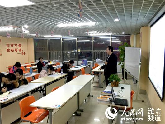 潍坊学大教育举办高二会考数学、英语专题讲座