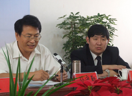 昌乐县委常委,宣传部长高登友(右) 参加论坛,潍坊市规划局副局长,总
