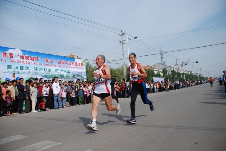 潍坊峡山区一街道举办国际马拉松邀请赛--潍坊
