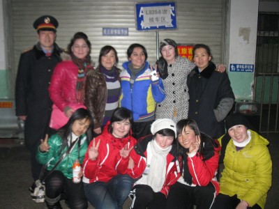 城阳火车站来了维族同胞(图)